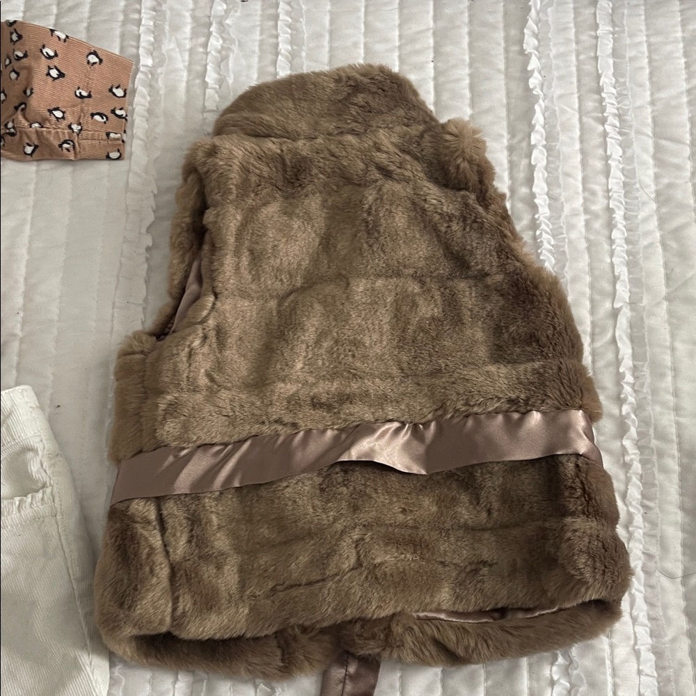 Baby Gap Outfit Penguin Top and Faux Fur Vest with White Corduroy Pant - Picture 10 of 12